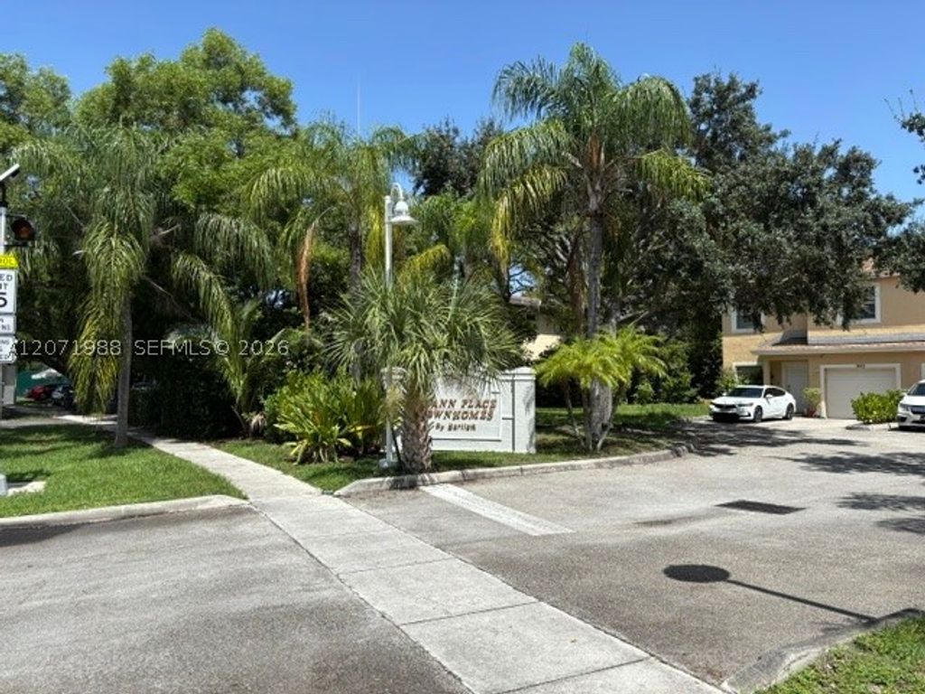7469 Tam Oshanter Blvd, North Lauderdale, FL 33068