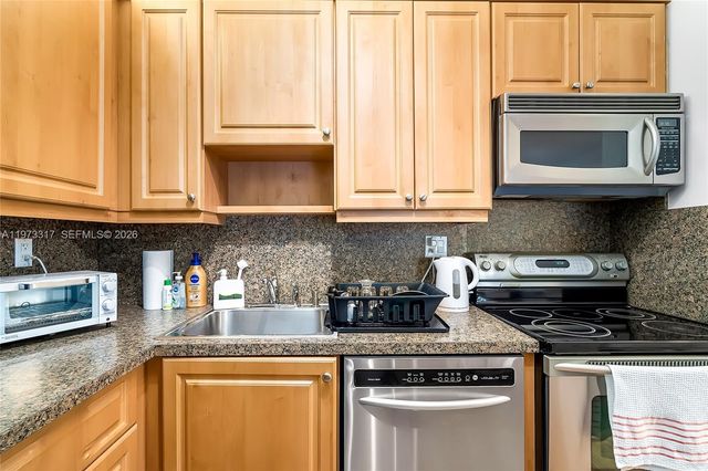 10715 W Clairmont Cir 212, Tamarac, FL 33321