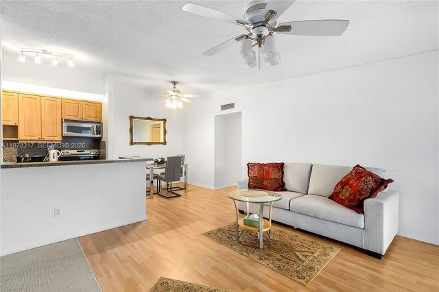 10715 W Clairmont Cir 212, Tamarac, FL 33321