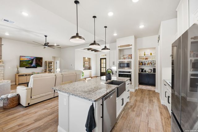 611 Cielo Vista, Canyon Lake, TX 78133