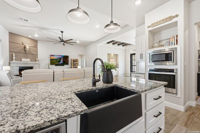 611 Cielo Vista, Canyon Lake, TX 78133