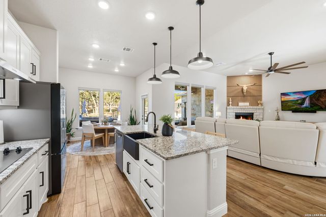 611 Cielo Vista, Canyon Lake, TX 78133