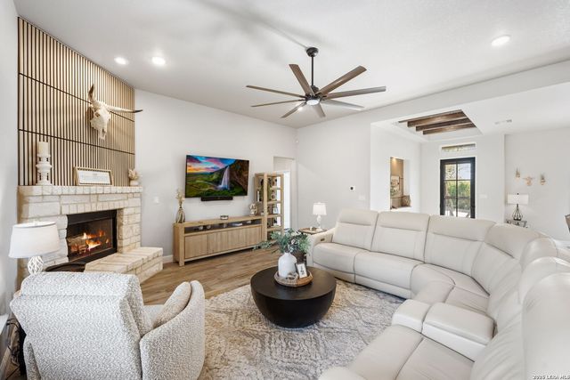 611 Cielo Vista, Canyon Lake, TX 78133