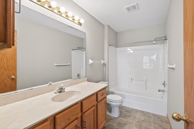 2121 Southwind Road, Maplewood, MN 55109