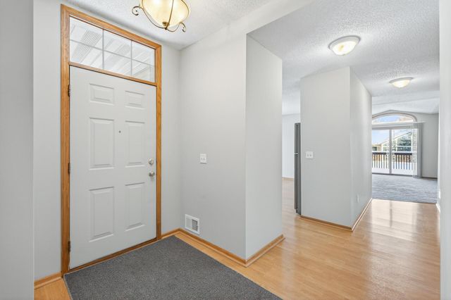 2121 Southwind Road, Maplewood, MN 55109