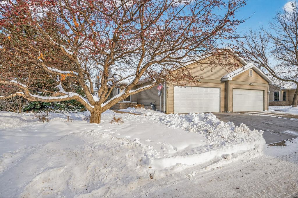 2121 Southwind Road, Maplewood, MN 55109