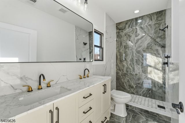 228 Locust St, Roselle Boro, NJ 07203