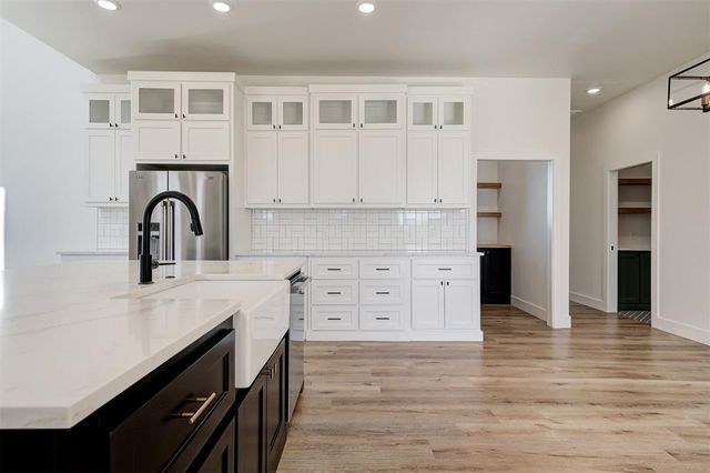 10071 Lacewood Drive, Edmond, OK 73025