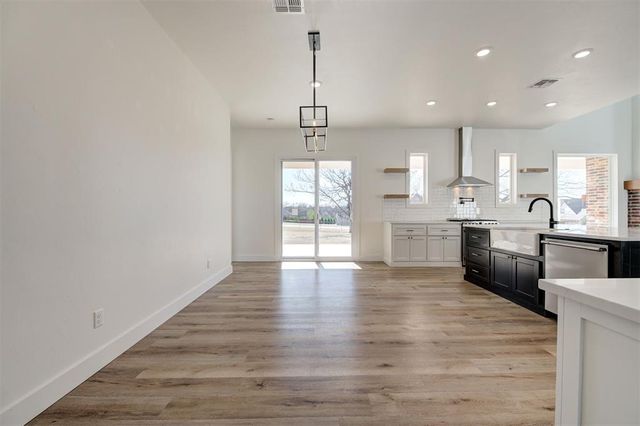 10071 Lacewood Drive, Edmond, OK 73025