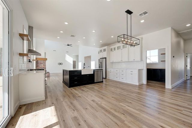 10071 Lacewood Drive, Edmond, OK 73025