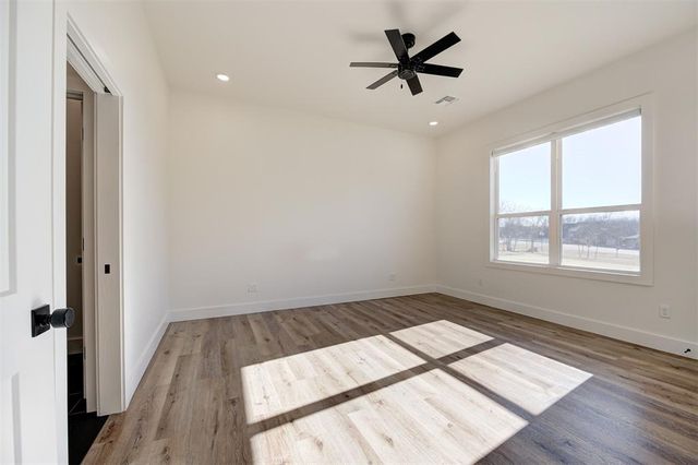 10071 Lacewood Drive, Edmond, OK 73025