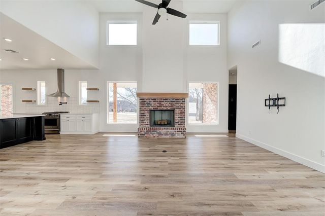 10071 Lacewood Drive, Edmond, OK 73025