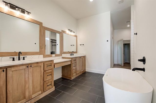 10071 Lacewood Drive, Edmond, OK 73025