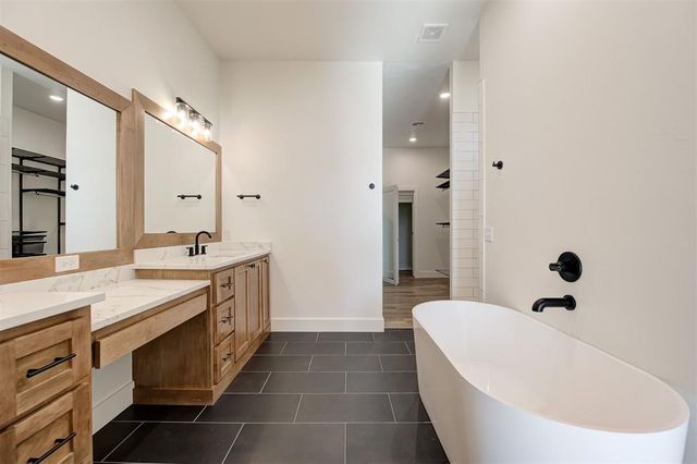 10071 Lacewood Drive, Edmond, OK 73025