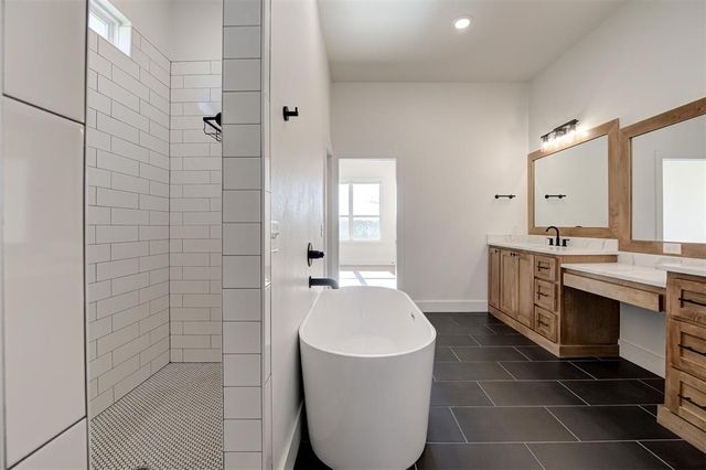 10071 Lacewood Drive, Edmond, OK 73025