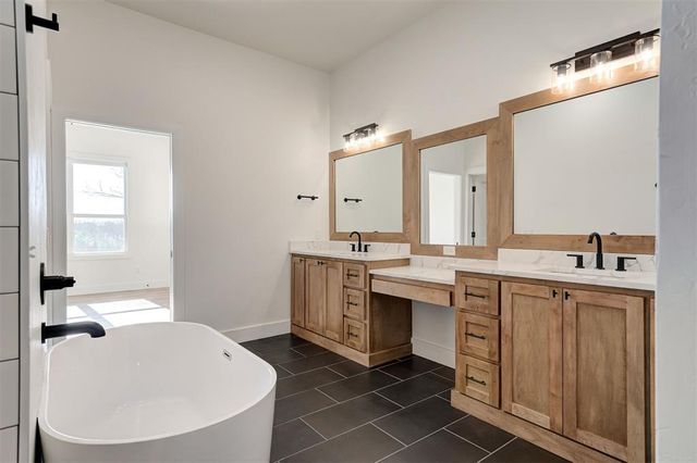 10071 Lacewood Drive, Edmond, OK 73025