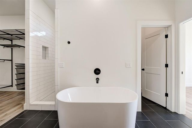 10071 Lacewood Drive, Edmond, OK 73025