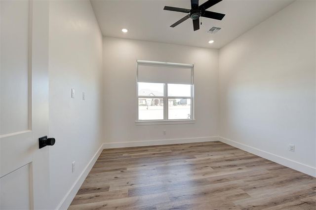 10071 Lacewood Drive, Edmond, OK 73025