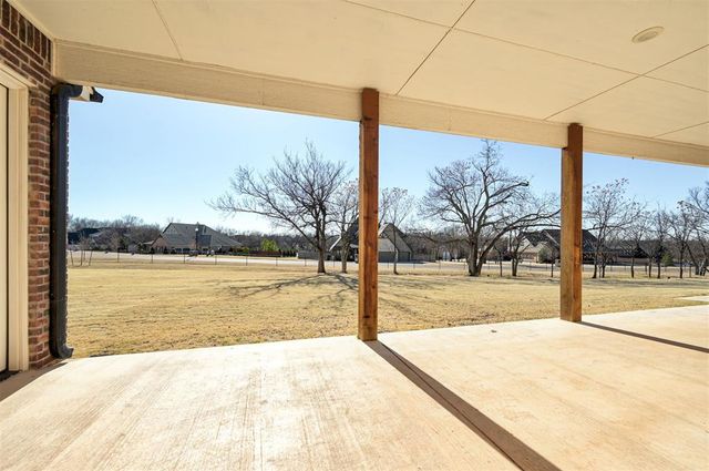 10071 Lacewood Drive, Edmond, OK 73025