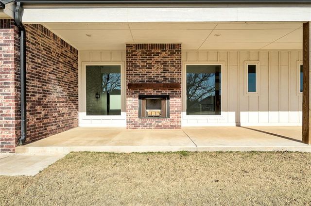 10071 Lacewood Drive, Edmond, OK 73025