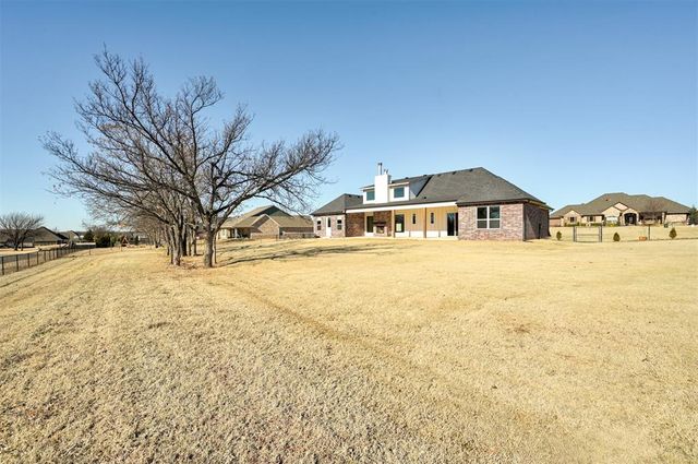 10071 Lacewood Drive, Edmond, OK 73025