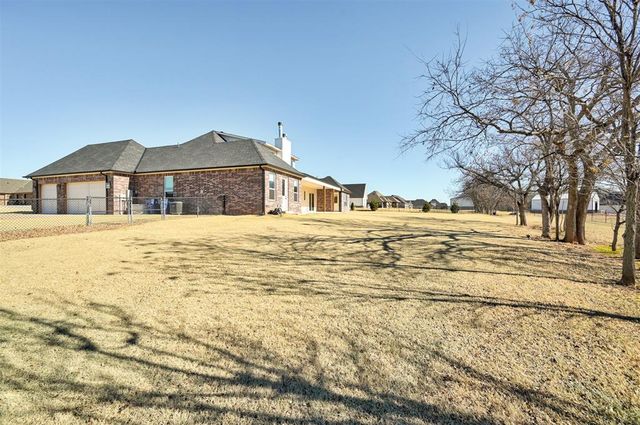 10071 Lacewood Drive, Edmond, OK 73025