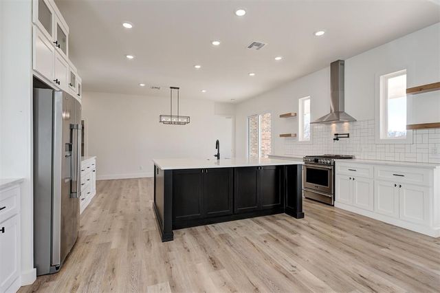 10071 Lacewood Drive, Edmond, OK 73025