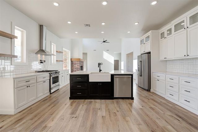 10071 Lacewood Drive, Edmond, OK 73025