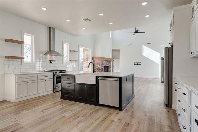 10071 Lacewood Drive, Edmond, OK 73025