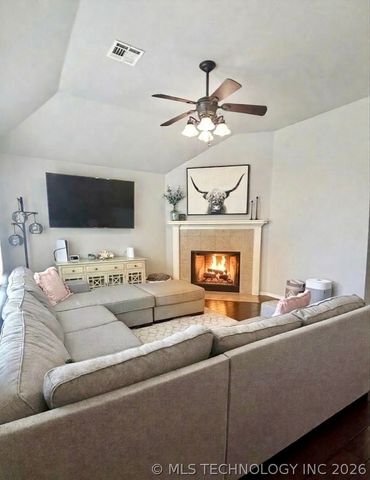 1406 E 145th Street S, Glenpool, OK 74033