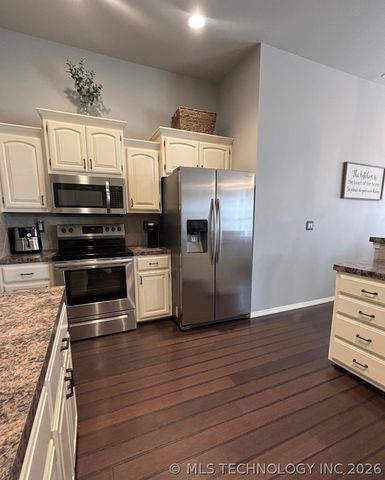 1406 E 145th Street S, Glenpool, OK 74033