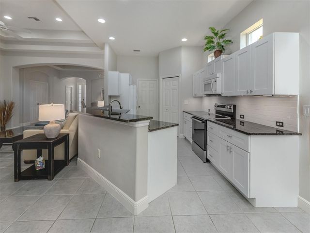 111 WAYFOREST DRIVE, Venice, FL 34292