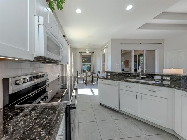 111 WAYFOREST DRIVE, Venice, FL 34292