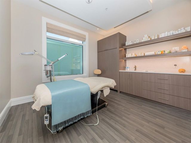 111 WAYFOREST DRIVE, Venice, FL 34292