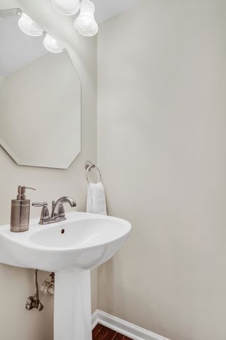 3210 Neubauer Circle, Lindenhurst, IL 60046