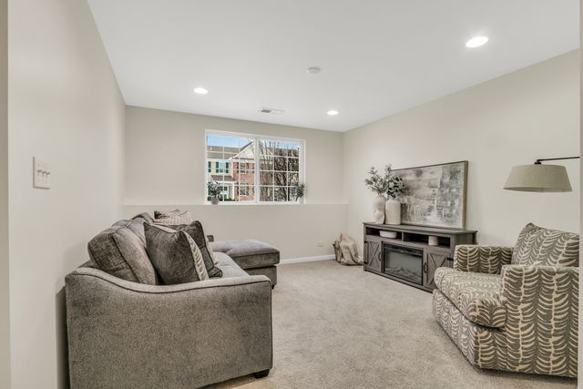 3210 Neubauer Circle, Lindenhurst, IL 60046