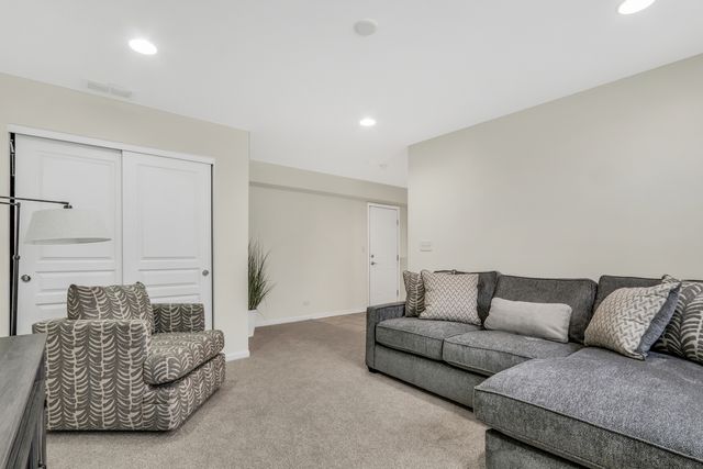 3210 Neubauer Circle, Lindenhurst, IL 60046