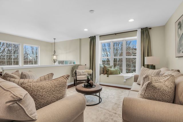 3210 Neubauer Circle, Lindenhurst, IL 60046