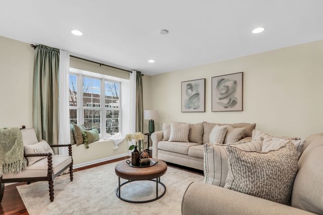 3210 Neubauer Circle, Lindenhurst, IL 60046