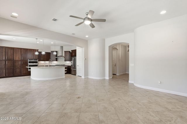 8180 W SILVER SPRING Way, Florence, AZ 85132