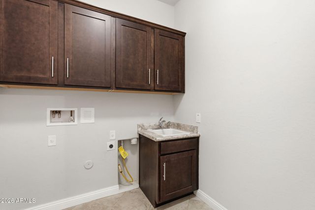 8180 W SILVER SPRING Way, Florence, AZ 85132