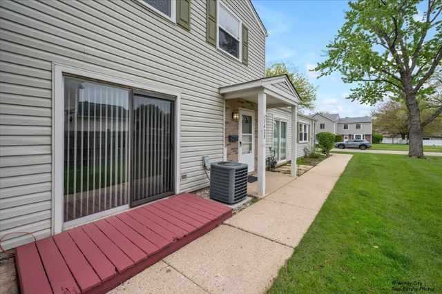 142 ANN Court B, Bartlett, IL 60103