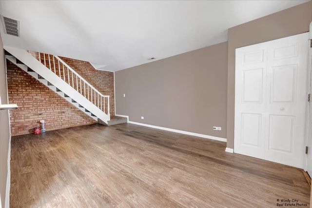 142 ANN Court B, Bartlett, IL 60103