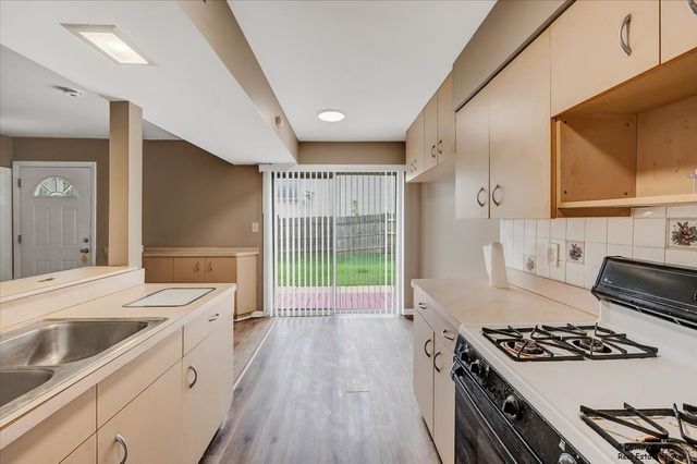 142 ANN Court B, Bartlett, IL 60103