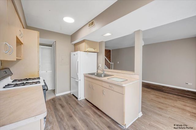 142 ANN Court B, Bartlett, IL 60103