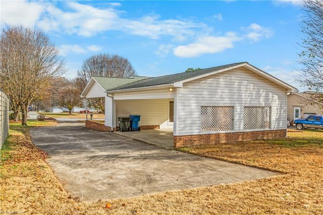 209 Rivermeade Drive, Archdale, NC 27263