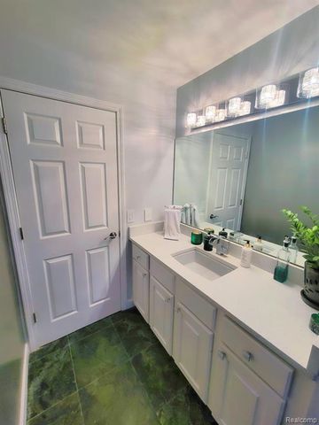 3416 Loon Lake Court, Waterford, MI 48329