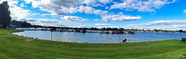 3416 Loon Lake Court, Waterford, MI 48329