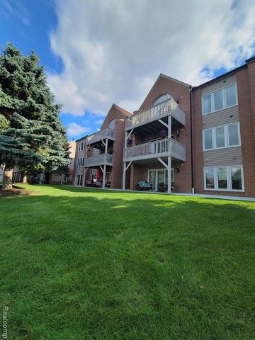 3416 Loon Lake Court, Waterford, MI 48329