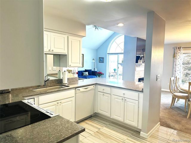 3416 Loon Lake Court, Waterford, MI 48329